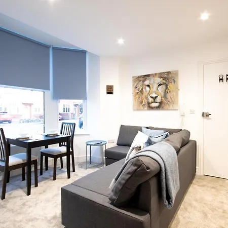 Modern 1 Bed Apartment Kingston Near Town Centre With Free Parking